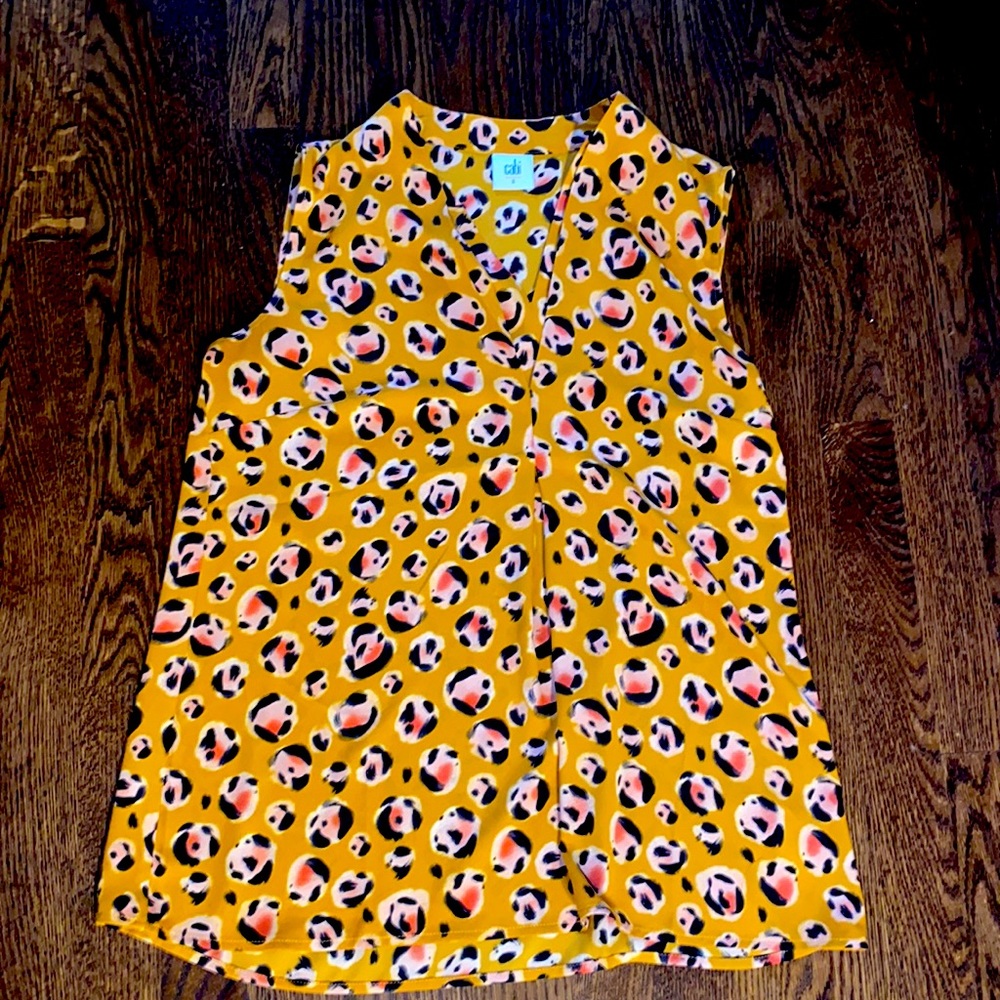 Cabi. Women’s sleeveless shell.